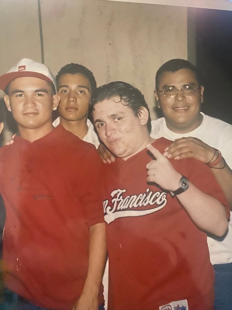 Foto grupal de antaño con El Cochi