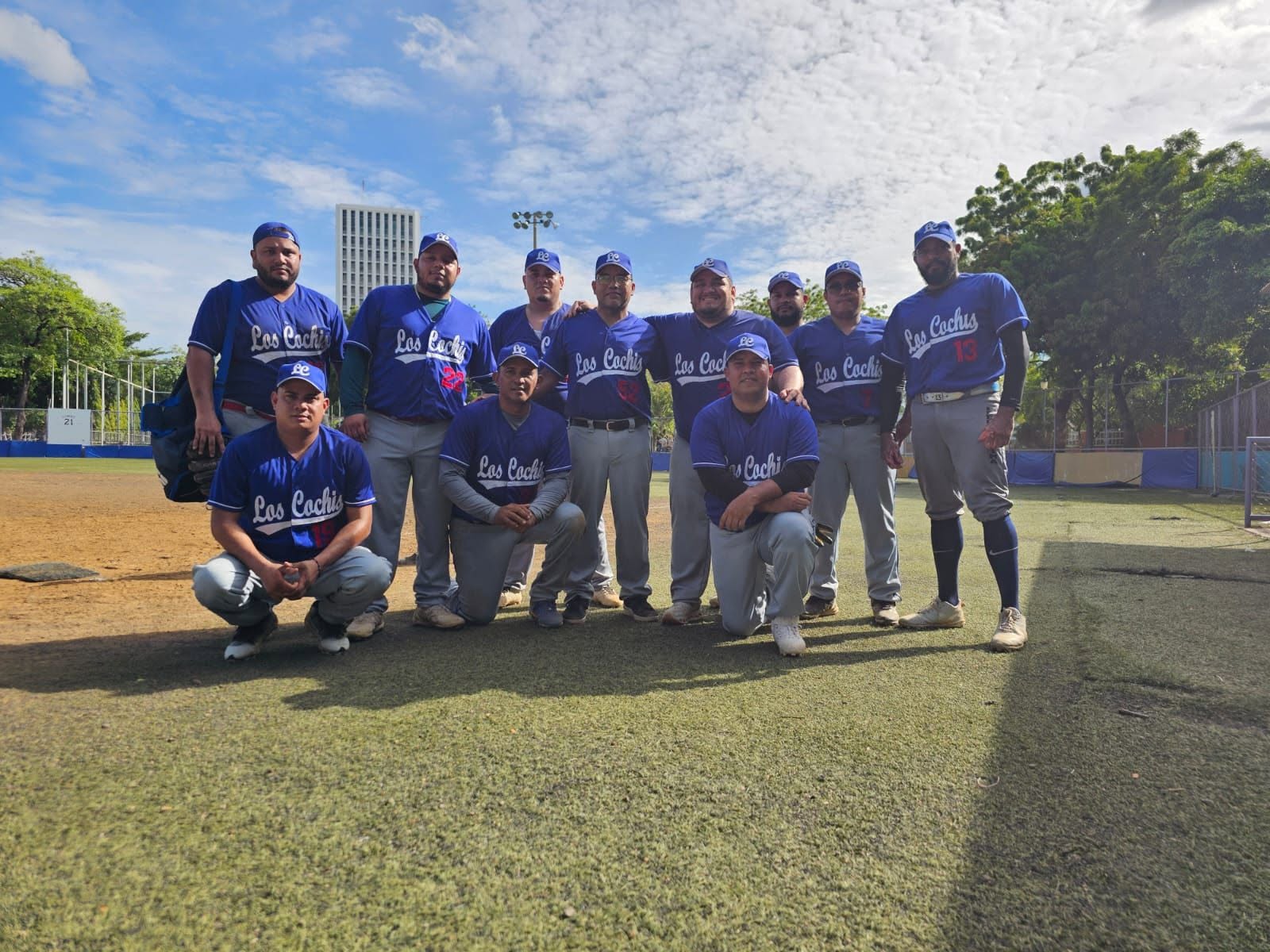 Equipo Los Cochis en el campo